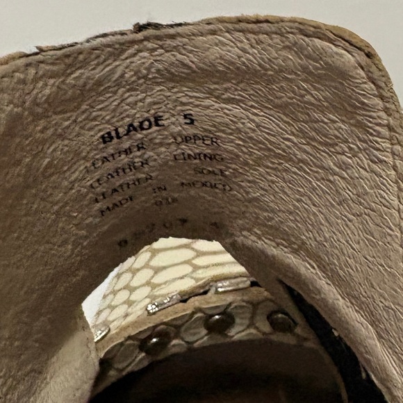 FREEBIRD BLADE Ivory Snake Leather Buckle Ankle Boots Booties Womens Size 5 - Picture 8 of 9